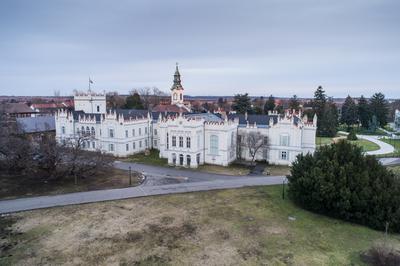 Beautiful Brunszvik Castle in Martonvasar, Hungary-stock-foto