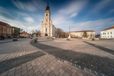 Church at Szekszard, Bela ter, long exposure photo-stock-foto