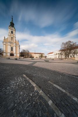 Church at Szekszard, Bela ter, long exposure photo-stock-foto