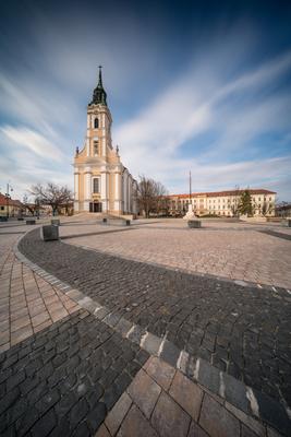Church at Szekszard, Bela ter, long exposure photo-stock-foto
