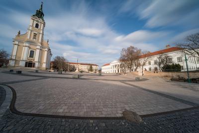 Church at Szekszard, Bela ter, long exposure photo-stock-foto