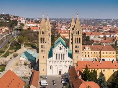 Pecs, Szekesegyhaz. bird eye view-stock-foto