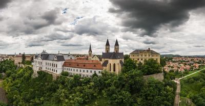 Castle of Veszprem with cloudy sky-stock-foto