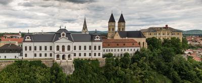 Castle of Veszprem with cloudy sky-stock-foto