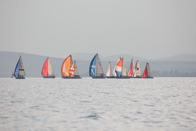SZANTOD - JULY 18 : Sailing boats compete on 51.th Kekszalag championship at the Lake Balaton on 18 July 2019 in Szantod, Hungary.-stock-foto