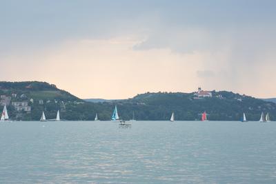SZANTOD - JULY 18 : Sailing boats compete on 51.th Kekszalag championship at the Lake Balaton on 18 July 2019 in Szantod, Hungary.-stock-foto