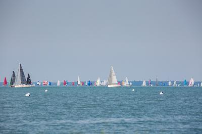 SZANTOD - JULY 18 : Sailing boats compete on 51.th Kekszalag championship at the Lake Balaton on 18 July 2019 in Szantod, Hungary.-stock-foto