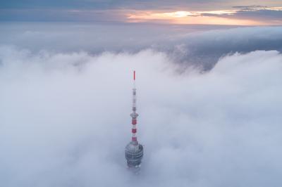 TV tower with cloudy and foggy sky-stock-foto