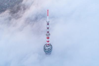 TV tower with cloudy and foggy sky-stock-foto