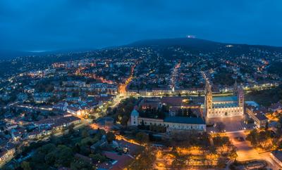 Pecs, Szekesegyhaz. Bird eye view at night-stock-foto