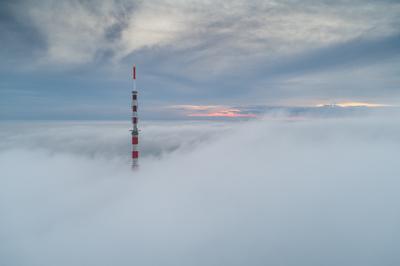 TV tower with cloudy and foggy sky-stock-foto