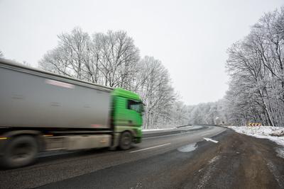 fast car with snowy road at  wintertime-stock-foto