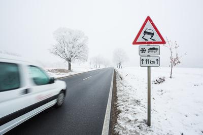 Fast moving van with snowy road-stock-foto