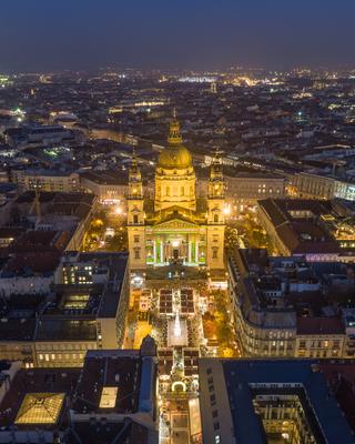 St. Stephen's Basilica in Budapest Hungary at night-stock-foto