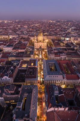 St. Stephen's Basilica in Budapest Hungary at night-stock-foto