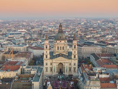 St. Stephen's Basilica in Budapest Hungary at night-stock-foto