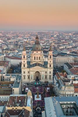 St. Stephen's Basilica in Budapest Hungary at night-stock-foto