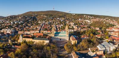Pecs, Szekesegyhaz. Bird eye view-stock-foto