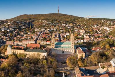 Pecs, Szekesegyhaz. Bird eye view-stock-foto