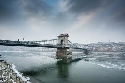 Ice flowing on river Danube in Budapest, Hungary-stock-foto