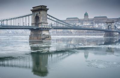 Ice flowing on river Danube in Budapest, Hungary-stock-foto