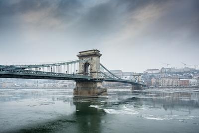 Ice flowing on river Danube in Budapest, Hungary-stock-foto