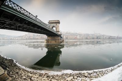 Ice flowing on river Danube in Budapest, Hungary-stock-foto