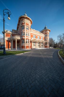 New theatre building in Kaposvar, Hungary, called Csiky Gergely Szinhaz-stock-foto