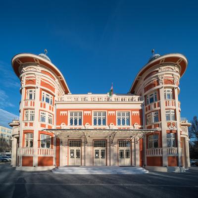 New theatre building in Kaposvar, Hungary, called Csiky Gergely Szinhaz-stock-foto