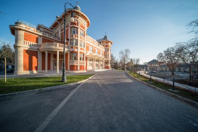 New theatre building in Kaposvar, Hungary, called Csiky Gergely Szinhaz-stock-foto