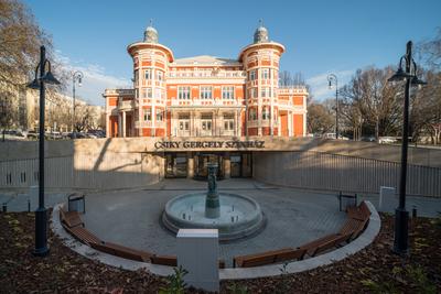 New theatre building in Kaposvar, Hungary, called Csiky Gergely Szinhaz-stock-foto