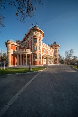 New theatre building in Kaposvar, Hungary, called Csiky Gergely Szinhaz-stock-foto