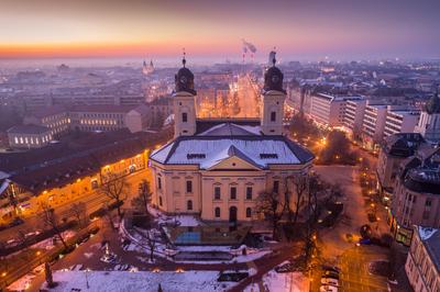 Aerial photo of Reformed Great Church in Debrecen city, Hungary-stock-foto