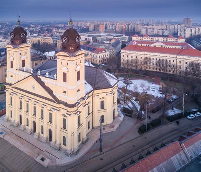 Aerial photo of Reformed Great Church in Debrecen city, Hungary-stock-foto