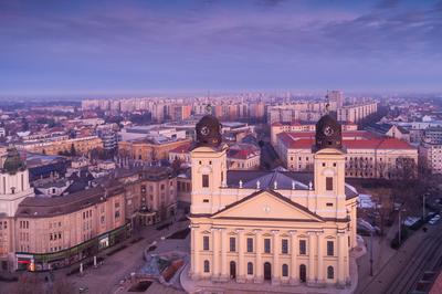 Aerial photo of Reformed Great Church in Debrecen city, Hungary-stock-foto