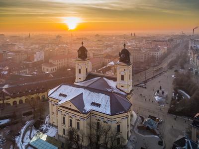 Aerial photo of Reformed Great Church in Debrecen city, Hungary-stock-foto