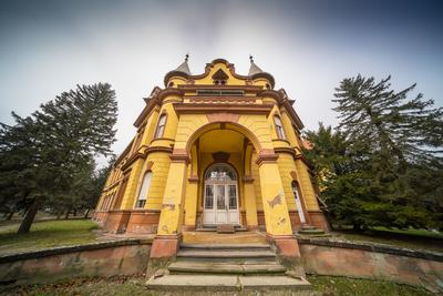 Pallavicini Castle in Mosdos, Hungary-stock-foto