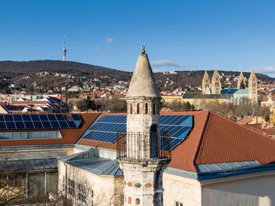 Mosque with a minaret in Pecs, Hungary-stock-foto