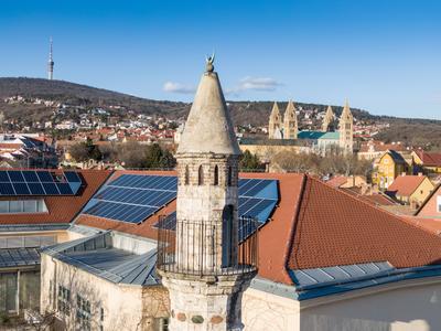 Mosque with a minaret in Pecs, Hungary-stock-foto