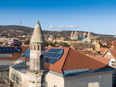 Mosque with a minaret in Pecs, Hungary-stock-foto