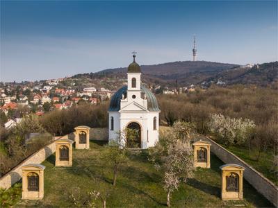 Small chapel in Pecs, hungary, called Kalvaria-stock-foto