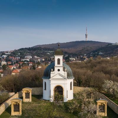 Small chapel in Pecs, hungary, called Kalvaria-stock-foto