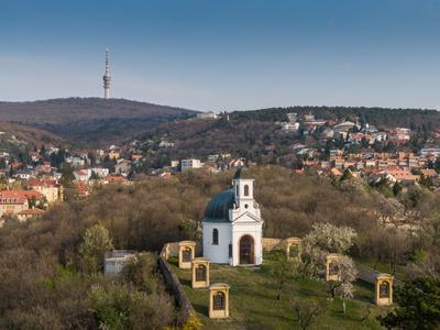 Small chapel in Pecs, hungary, called Kalvaria-stock-foto