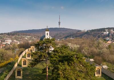 Small chapel in Pecs, hungary, called Kalvaria-stock-foto