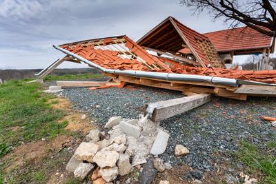 Broken roof after a storm-stock-foto