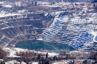 Winter view, deep mine lake in place of a mining pit-stock-foto