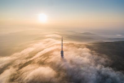 TV tower in Matra, hungary-stock-foto