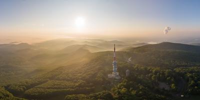 TV tower in Matra, hungary-stock-foto