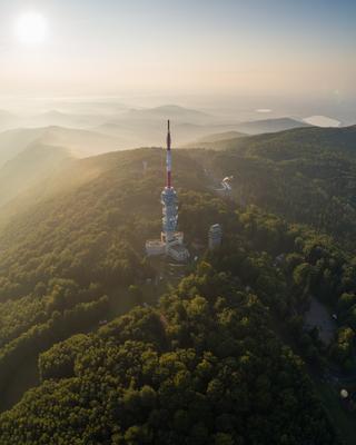 TV tower in Matra, hungary-stock-foto