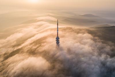 TV tower in Matra, hungary-stock-foto